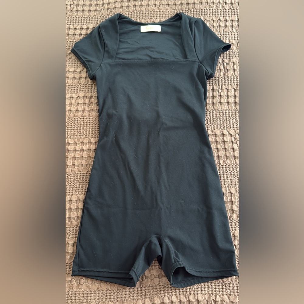 Amazon Women's Black Short Sleeve Tee